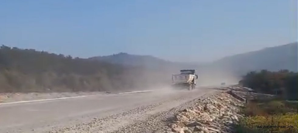 Labranda Yolundan Kalkan Toz Bulutu Çevreyi Rahatsız Ediyor!