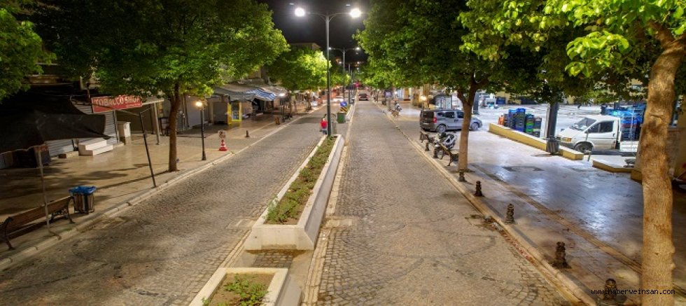 Menteşe Caddesi Orta Refüj Çiçeklikleri Yeniden Düzenlendi