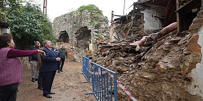 Başkan Topuz, Evi Yıkılan Aileyi Ziyaret Etti