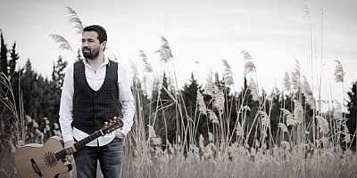 Boş ver, sen söylemeye devam et apolas!