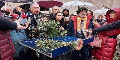 CHP’li Özcan Müjdeli Haberi Verdi: Hep Birlikte Zeytin Yasasını bu Torbadan Çıkarttık!