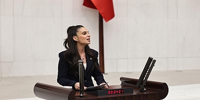 Gizem Özcan’dan Asgari Ücret Çıkışı: “Emekçiler alın teriyle büyüttüğü pastadan kırıntı değil hakkını istiyor”