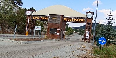 Susuzluk Her Yerde: Spil Dağı Milli Parkındaki Gölet Bile Kurumuş!